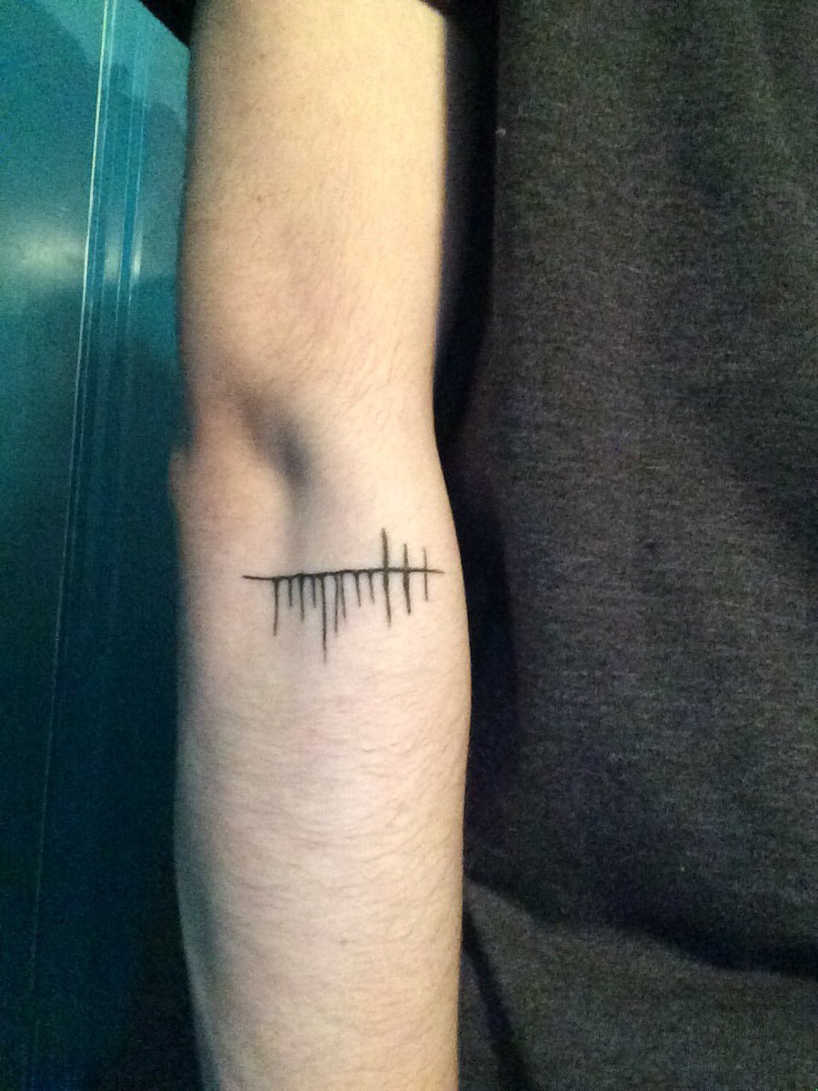 Skellaflex's tweet photo. First tattoo. About two weeks and it's healed. A Caryll rune from Bloodborne. This one means "lake." My favorite game is a part of me. https://t.co/IHeX5bQYZr