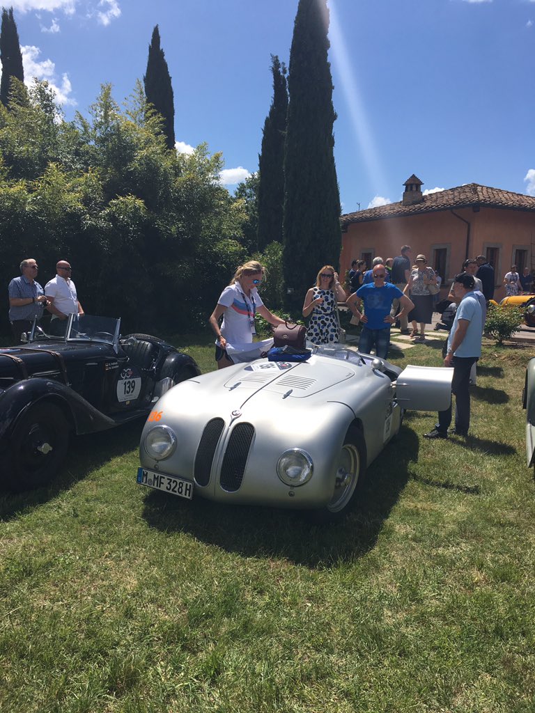 Caron66's tweet photo. @BMWGroup @RealJodieKidd @millemiglialive @BMW @BMW_Classic We saw you at your lunch stop today in the hotel ! Gorgeous car! https://t.co/XL04Oh8Wh3