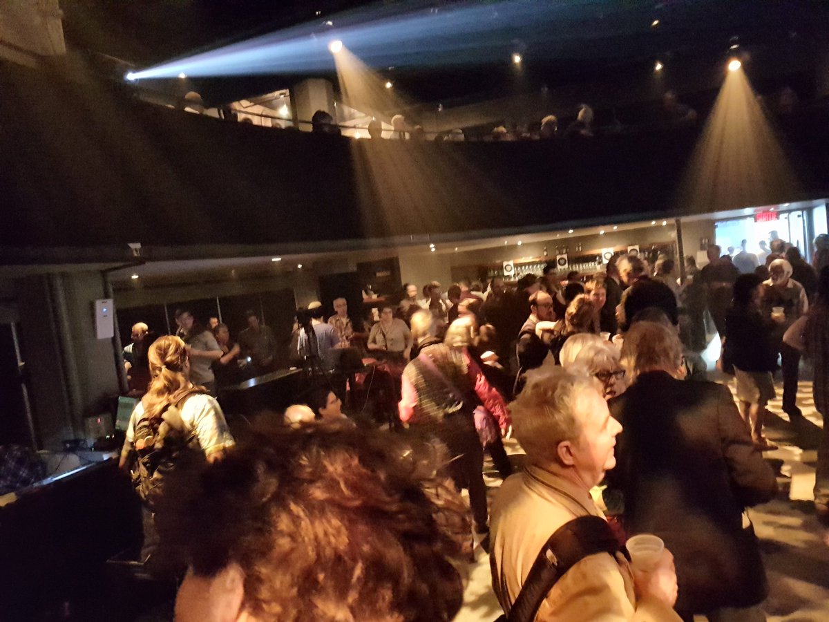 QuebecSolidaire's tweet photo. Des centaines de solidaires sont attendus​ ce soir à L'Astral de Montréal pour rendre hommage à Françoise David! #polqc https://t.co/UV1jK4ye2w