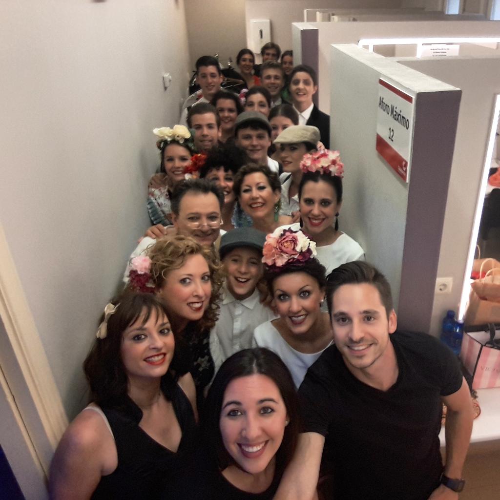 TeatroTagaste's tweet photo. Selfie antes de comenzar!!!Un lleno espectacular!!Gracias al público calagurritano https://t.co/S04loBg4bg