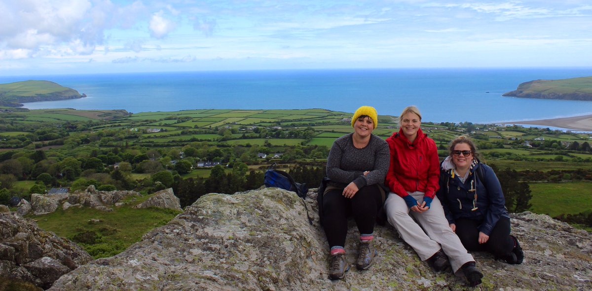 VIPWales1's tweet photo. Fantastic walk, lovely company and a beautiful day here in Newport. #FindYourEpic @LondonWelshCCLL @newportpembs @VisitPembs @visitwales https://t.co/4hgHrPzRgW