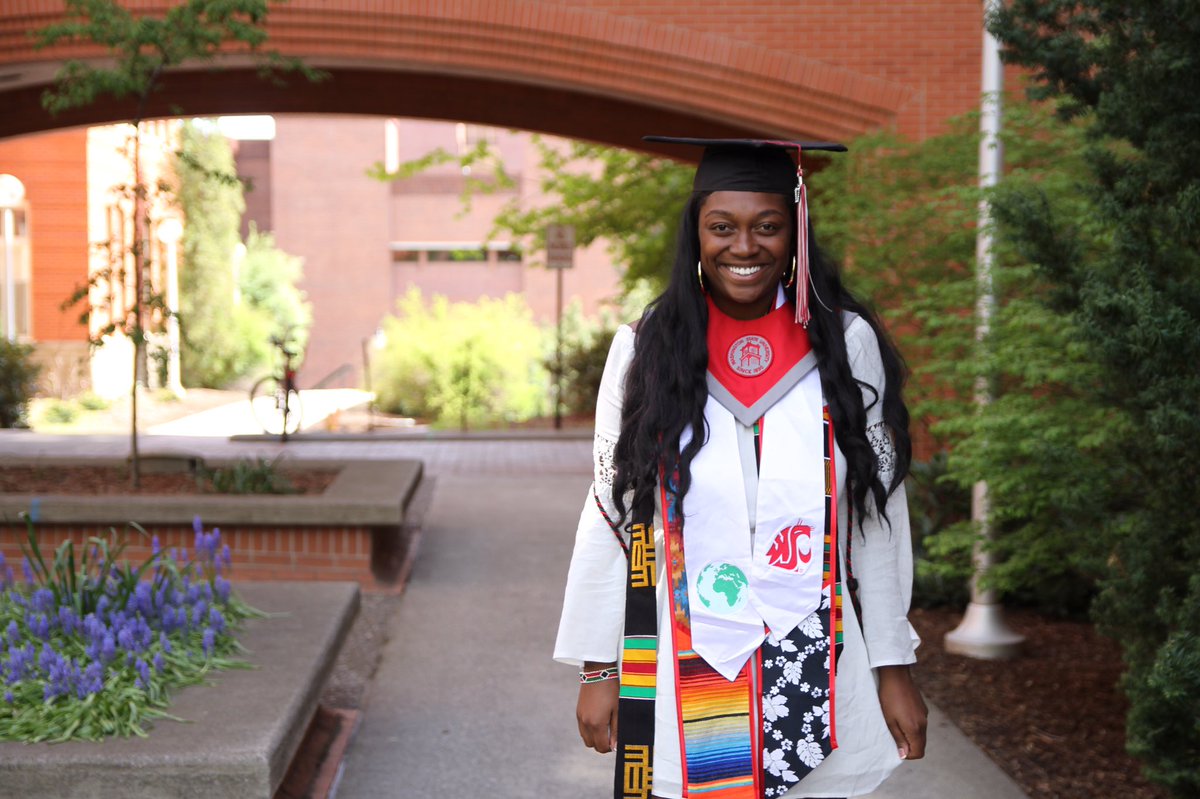 Finding_Leemo's tweet photo. Major: Broadcast Journalism &amp; Production• Minor:Political Science •Certificate: Global Leadership  #BlackExcellence #Alum17 ✊🏾🐾 https://t.co/xJbk5jrPVA