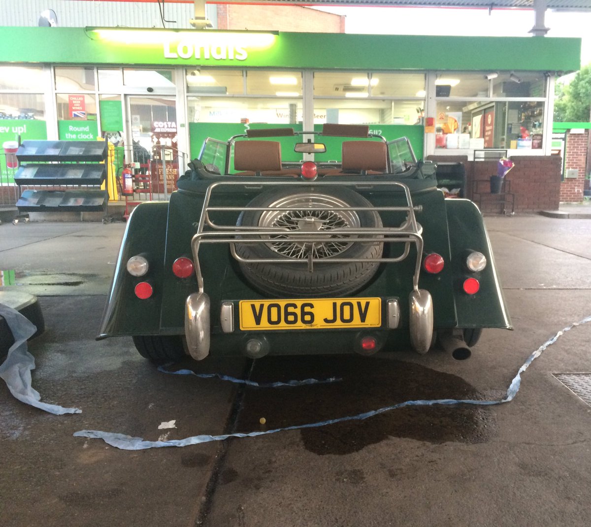 TheDrivingHub's tweet photo. Much fun in this @morganmotor tonight. Anyone got a spare £50k? https://t.co/nZSg35H3lL
