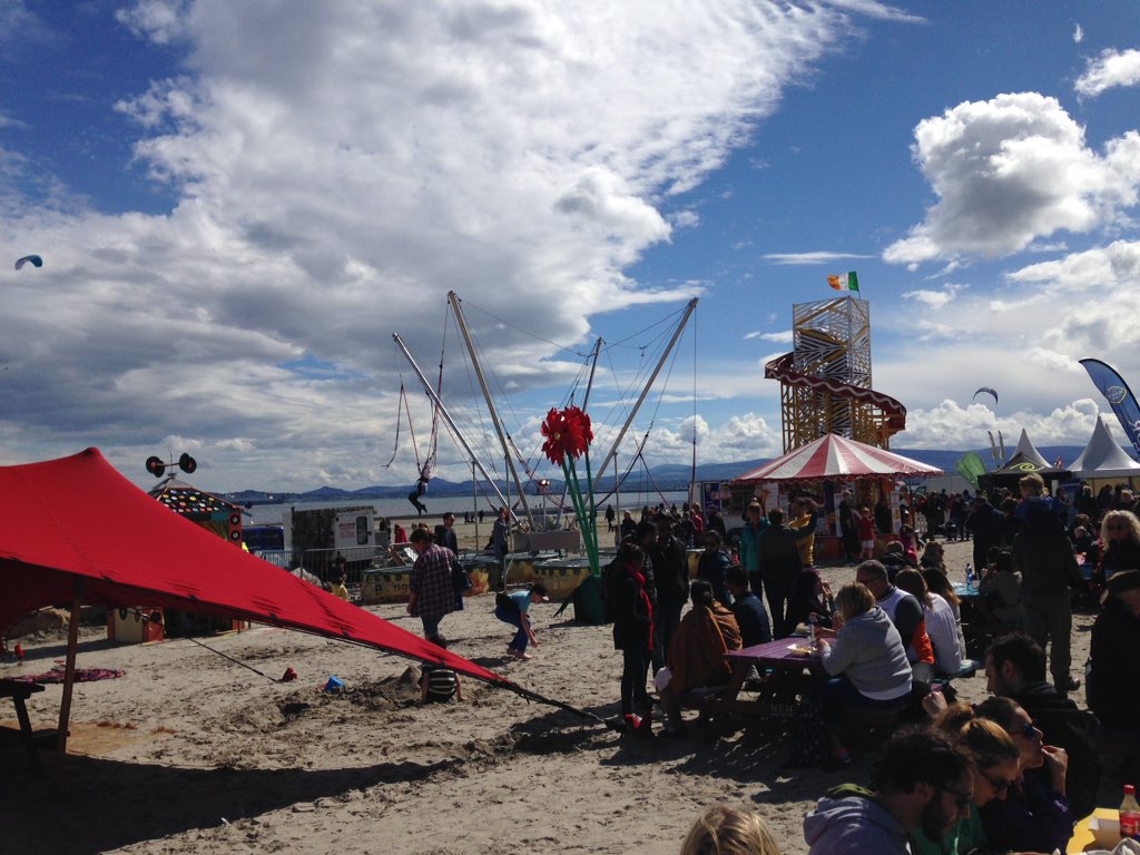 YMorselli's tweet photo. @VisitDublin #perfectweather #perfectatmosphere #battleforthebay #DollymountStrand #happydays #beach https://t.co/MmFZd0d6yr