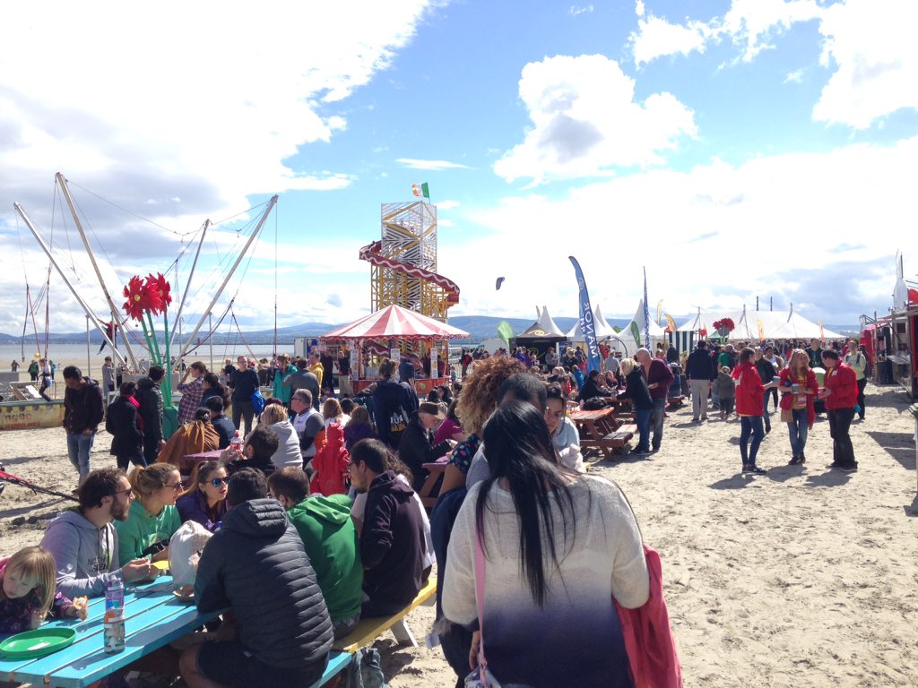 YMorselli's tweet photo. @VisitDublin #perfectweather #perfectatmosphere #battleforthebay #DollymountStrand #happydays #beach https://t.co/MmFZd0d6yr