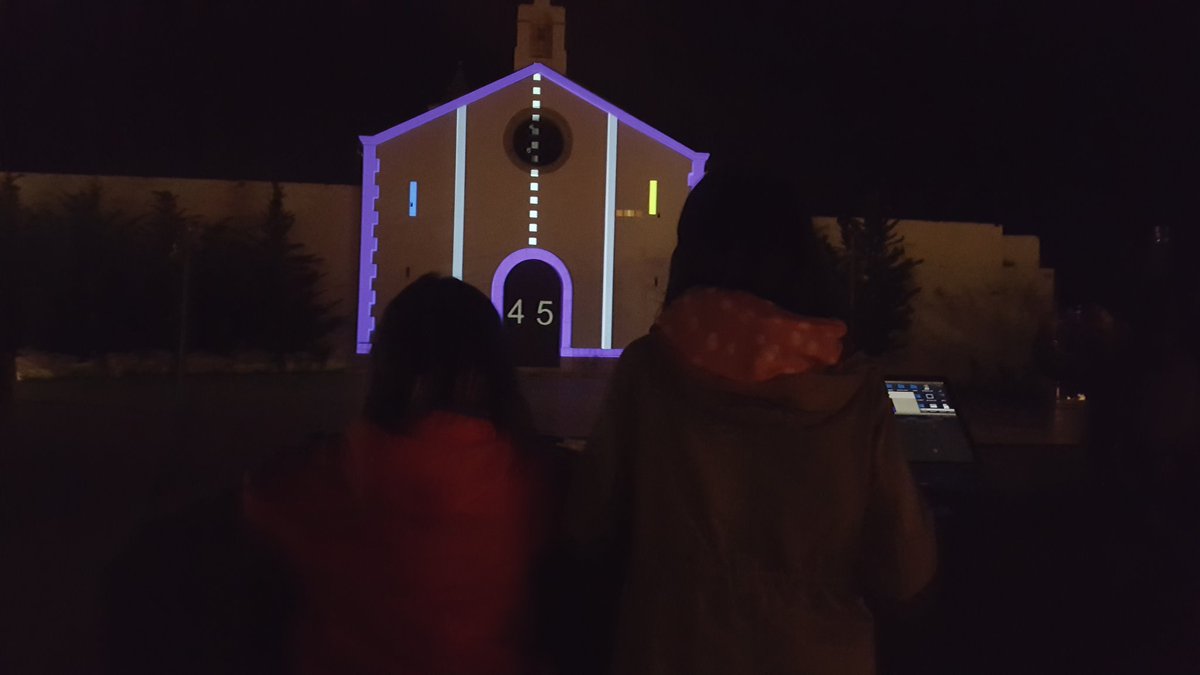 lumensitges's tweet photo. A l'ermita de Sant Sebastià hi ha cua per jugar al Pong! #LumenSitges https://t.co/XnYXj8jXhf