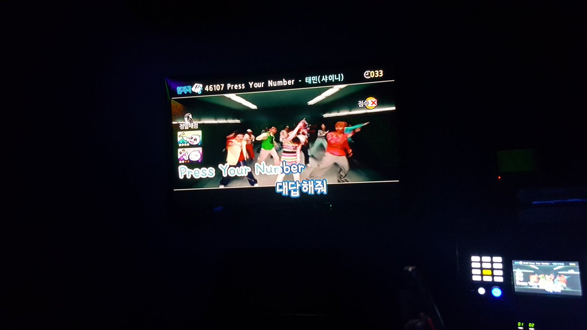 SHINeeCanada's tweet photo. We almost sang all the shinee songs at the karaoke for 3 hours 🤣🤣 #shineeworldintoronto Thanks for coming out today!! Will do another soon ❤ https://t.co/tWquo0TZWf