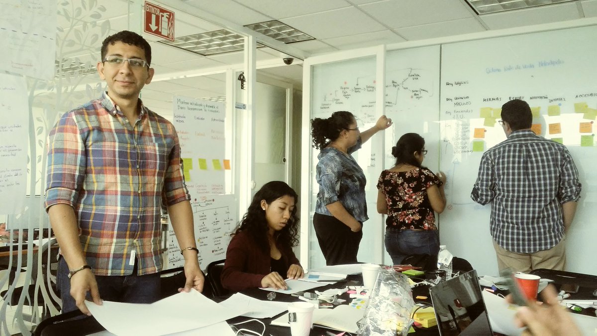 vanessa_amaya's tweet photo. Sábado de dar curso!!! Modelando software en @wave_community #FELIZOTA https://t.co/bWb5SNvoO9