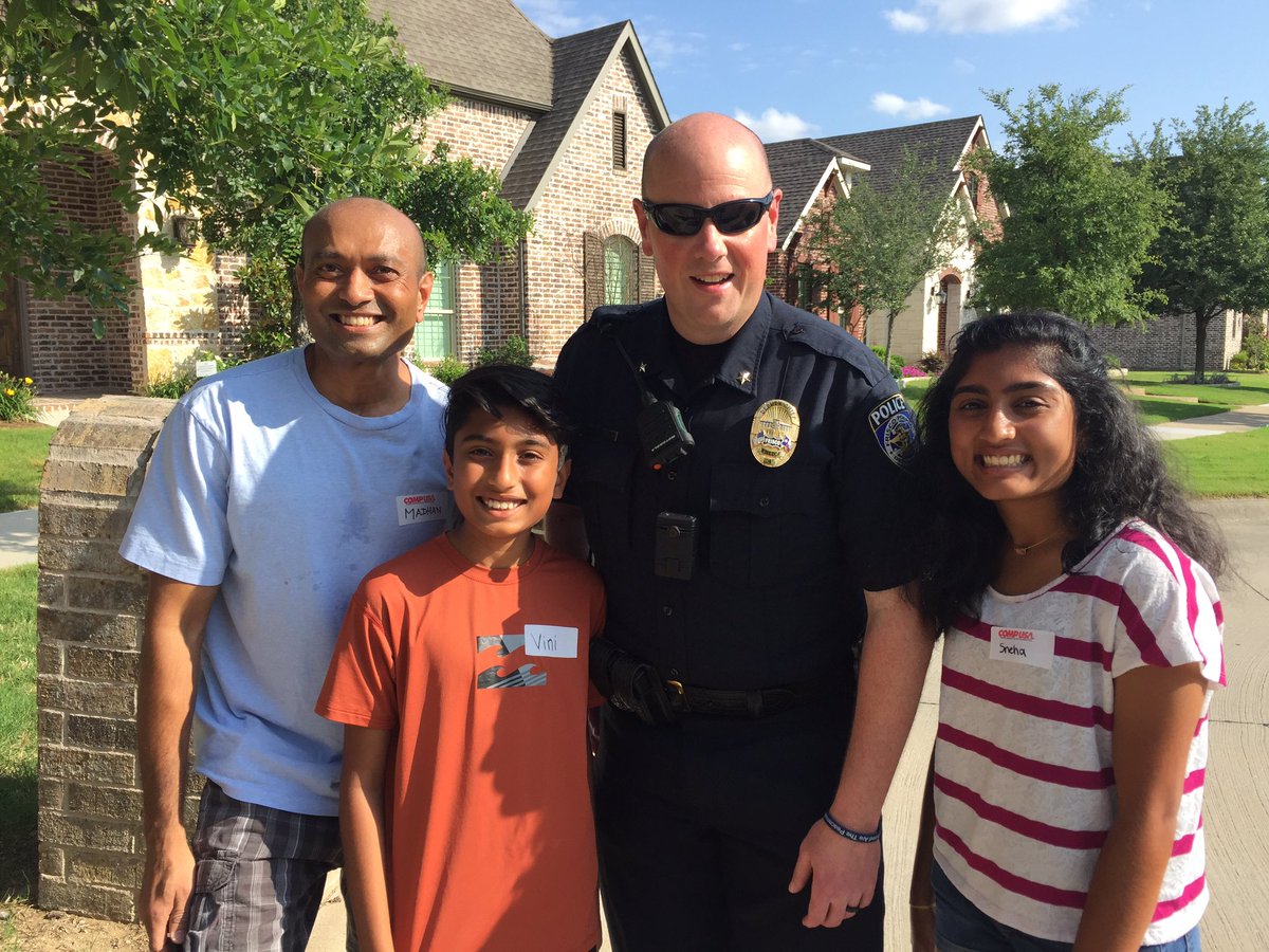 CityOfFriscoTx's tweet photo. We're kicking off #FriscoCAN with @FPDShilson in Pearson Farms #IMetFriscoPD @FriscoPD https://t.co/on2ZJAJGeK