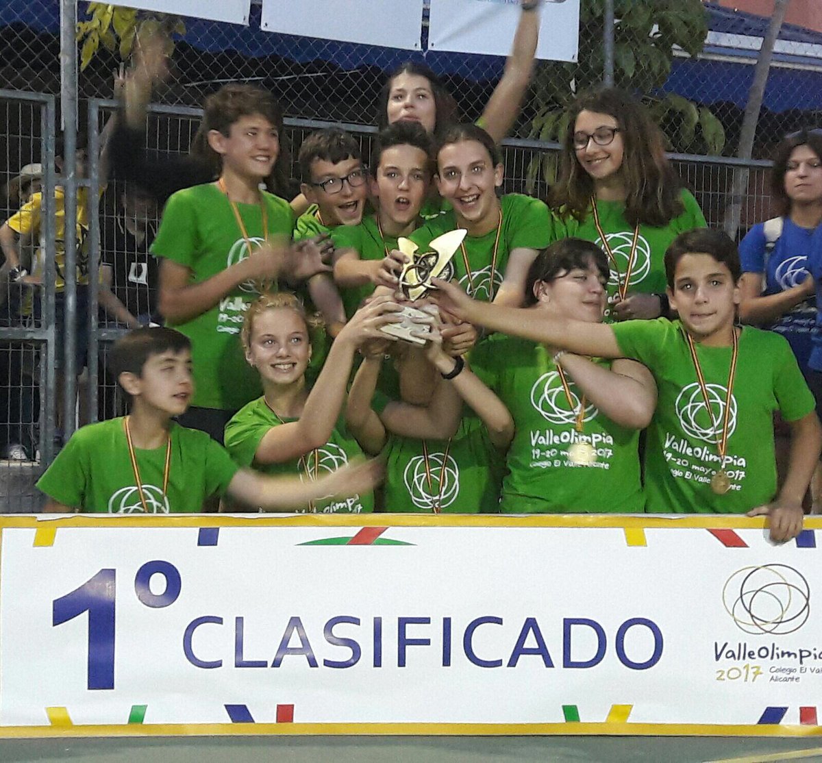 Valleolimpia's tweet photo. #VB #ValleOlimpia2017 medalla de oro 🥇: FS infantil, NAT alevín e infantil https://t.co/qezDW4prMl