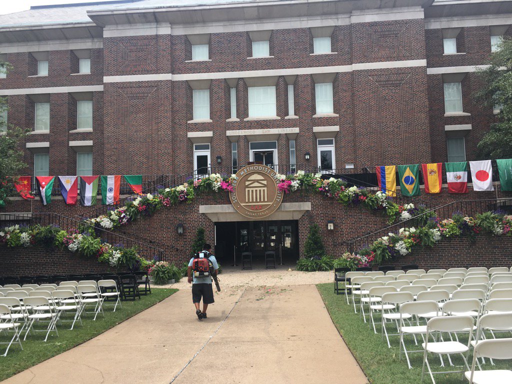 RuibalsPlants's tweet photo. Part3 #SMUlaw graduation AFTER Fernando decorates. #ruibals #SMUgrads2017 https://t.co/cek1LyP3Vo