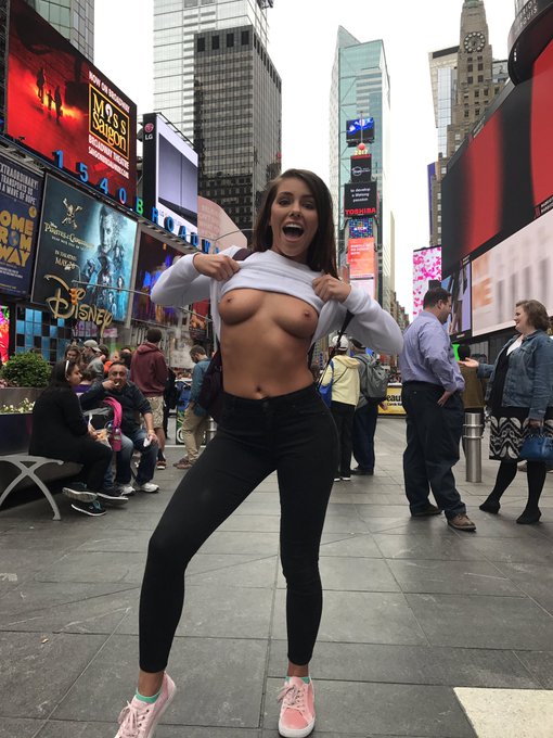 What's up New York! https://t.co/q8E3R0NQBg
