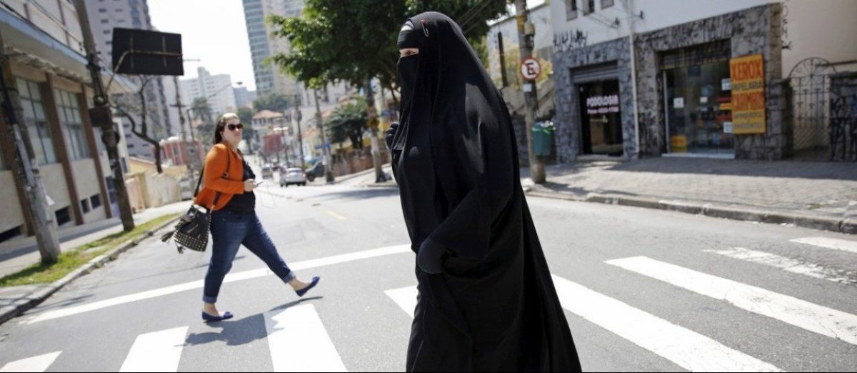 DailyCaller's tweet photo. Austria Imposes Burqa Ban, Mandatory Language Classes For Migrants https://t.co/CnLNpti92N https://t.co/fTE1bWxBiM
