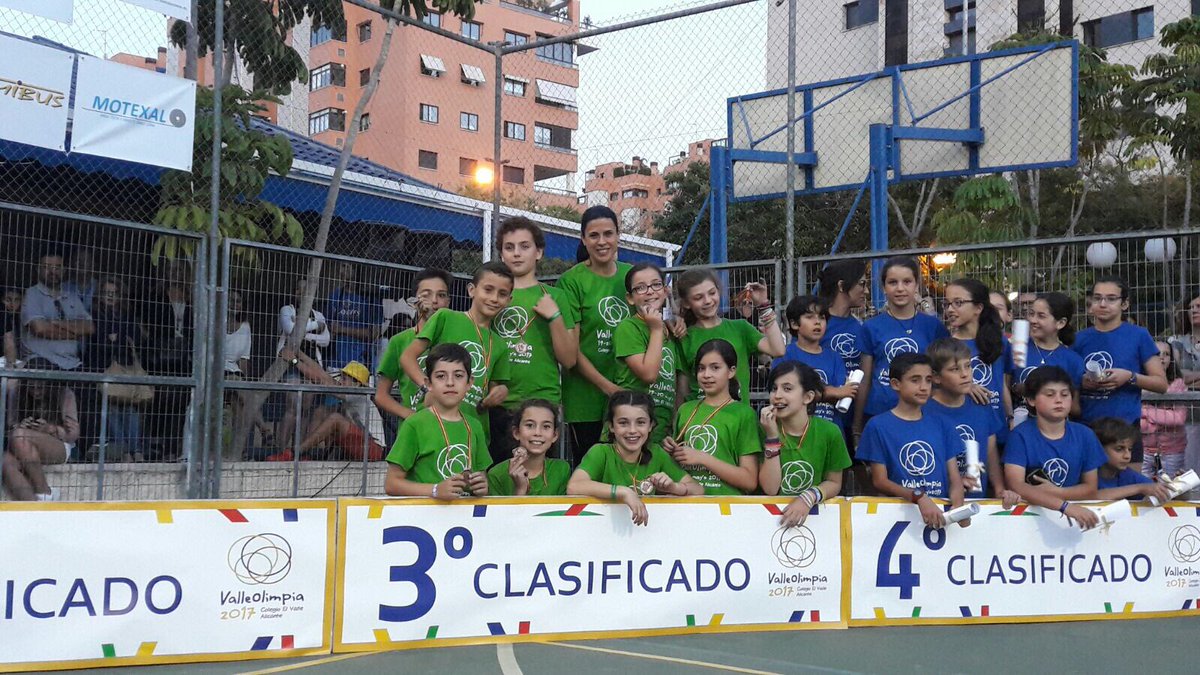 Valleolimpia's tweet photo. #VB #ValleOlimpia2017 medalla de bronce 🥉: UHK y FS alevín https://t.co/qHbaPOYmfN