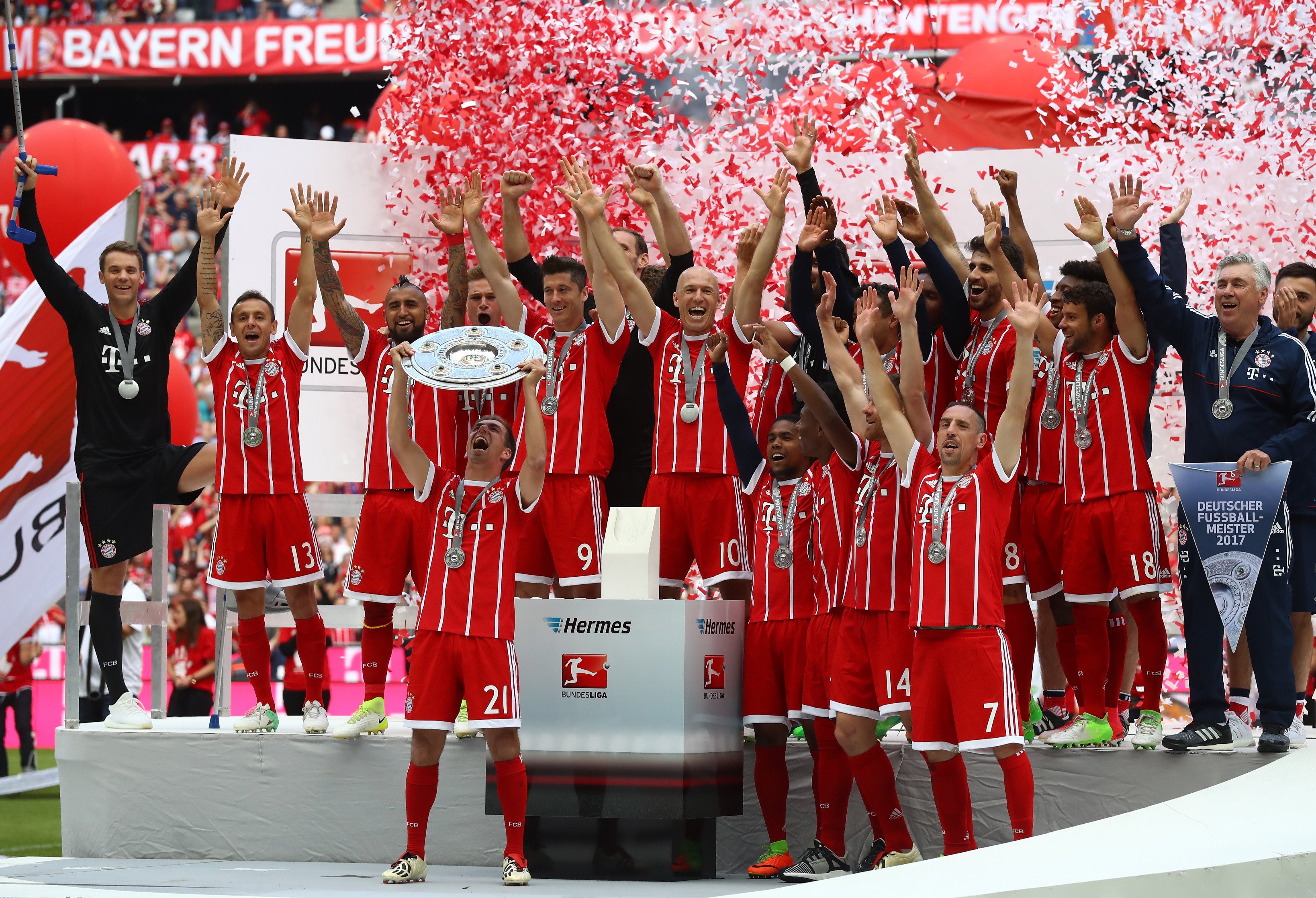Fc Bayern Munich How To Celebrate The Bundesliga Title Fcbayern Style Trophy Ceremony Beer Showers Marienplatz Meisterfeier T Co Gwwhckyxc8 Twitter