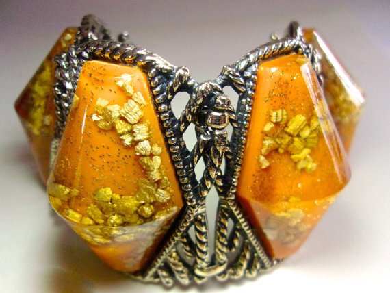 renaissancefai's tweet photo. https://t.co/i1jyPdmOeB #selrobraceletearrings #selroset #goldconfetti #vintagebraceletearrings #demiparure #orangeset https://t.co/qr2Ysjbmqv
