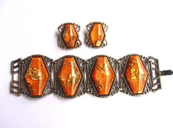 renaissancefai's tweet photo. https://t.co/i1jyPdmOeB #selrobraceletearrings #selroset #goldconfetti #vintagebraceletearrings #demiparure #orangeset https://t.co/qr2Ysjbmqv