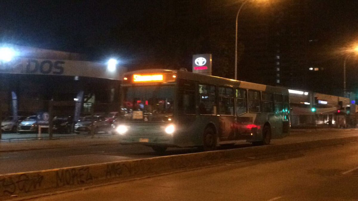 nvactapersonal's tweet photo. Nos informan que servicios de @Metbuschile de eje Grecia circulan por Irrarazaval por manifestaciones cercanas al Est. Nacional #STPMet https://t.co/CSgQ1Oiye4