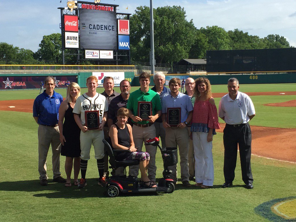 AlaBCAUpdates's tweet photo. Scholshp Rec L-R Kenly Hager,Hoover, Brant Knox, Cen-Phenix City, Bailey McDaniel,GW Long w parents and schlship comm https://t.co/6q68QH5FRI