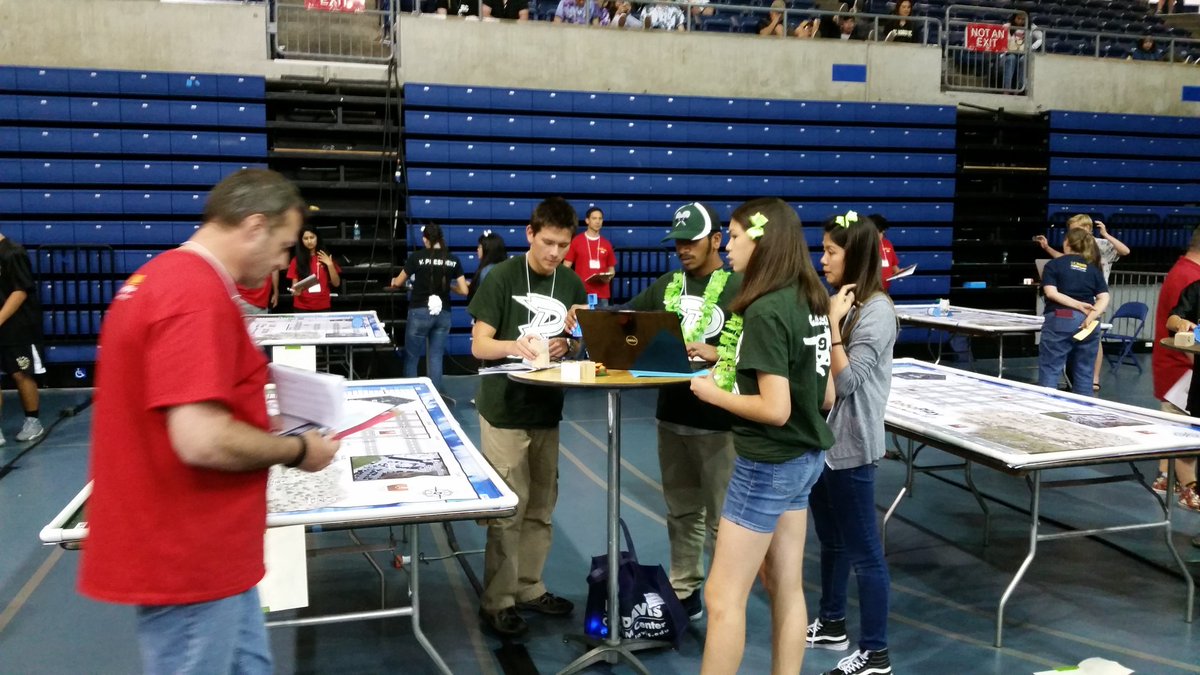 SarahMelanephy's tweet photo. Final round! #rhsOBSERVEme #cstemday2017 @A_Klein09 @KristenWitt13 @PizzoJohnpi @rhsrodsquad https://t.co/4zFzFPp7qB