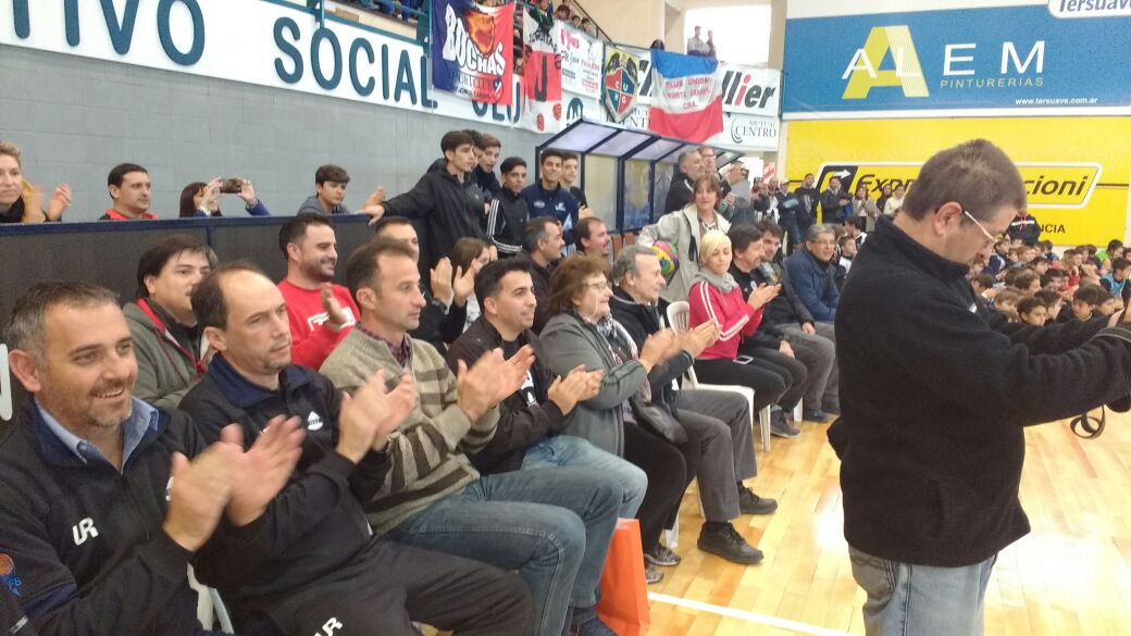 basquetFBPC's tweet photo. 🏀 #TatáFlores #EncuentroDeMini Imágenes del cierre de un día inolvidable para cientos de niños de toda la provincia. ¡Qué lindo es el Mini! https://t.co/6diftPIvJz