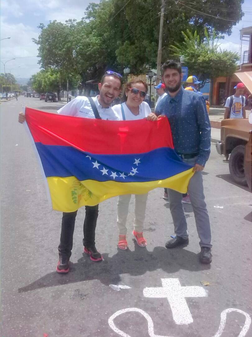 UNTorgLara's tweet photo. #20May Marchamos en el Tocuyo Munic Morán nos sumamos a Somos Millones, por la LIBERTAD y la DEMOCRACIA @untenlacalle #VenezuelaLibre https://t.co/Y7t24zUlMq