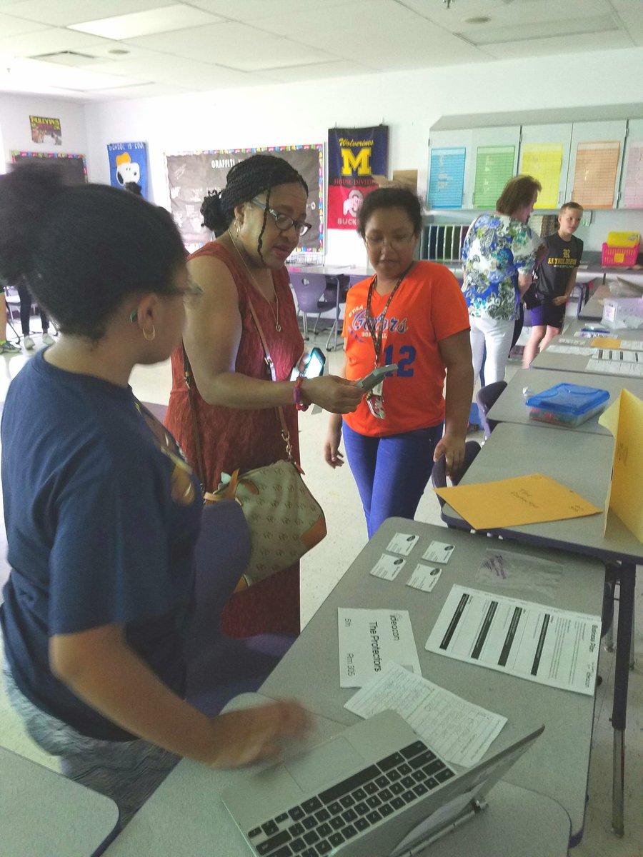 MsArthurWRMS's tweet photo. Ss pitched their startup companies to potential investors aka peers, parents &amp; community members at #IDEAcon #onewaggoner #ilovemyschool https://t.co/rTdk6LYbei