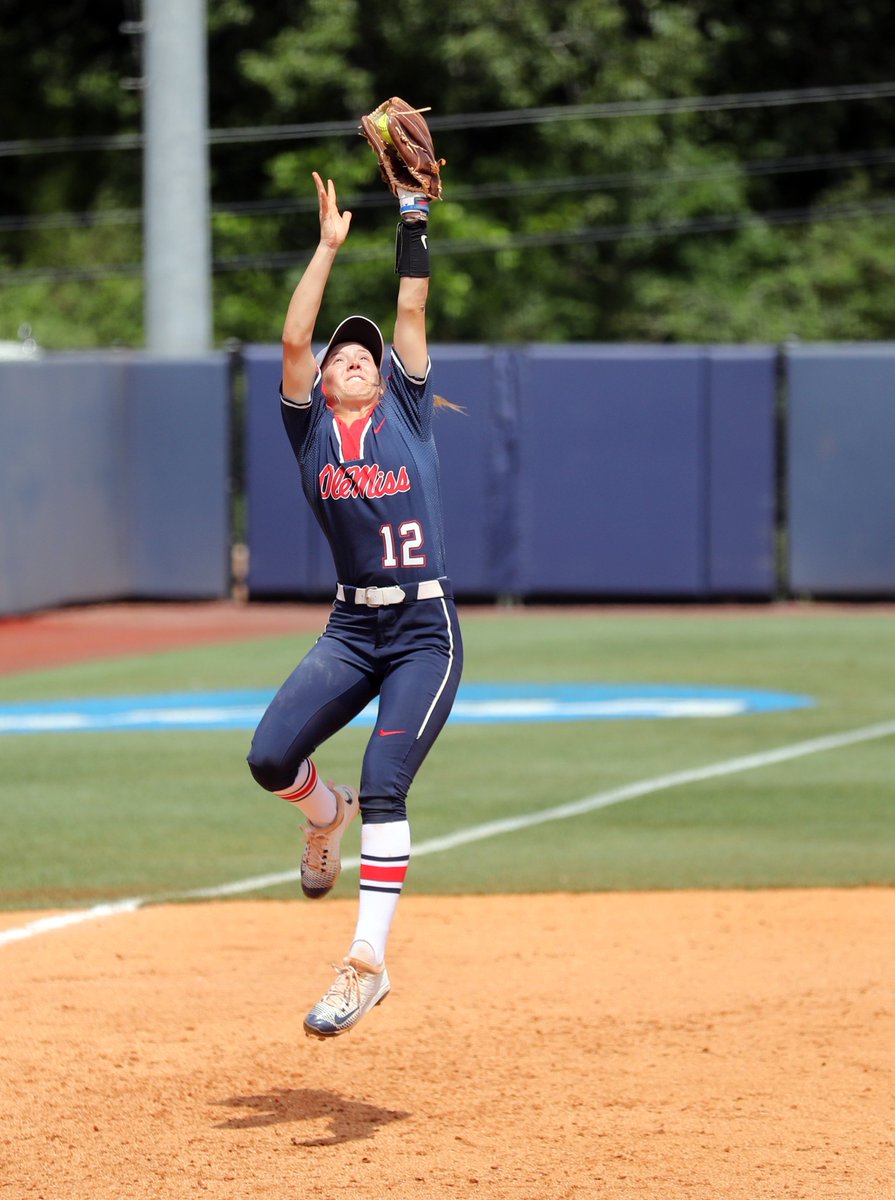 OleMissSoftball's tweet photo. RECAP | Lee, clutch hitting power No. 13 Ole Miss past No. 22 Arizona State.

📰 >> https://t.co/ndQ37oQg83 

#HottyToddy #RoadToWCWS https://t.co/7Lv78oKjfn