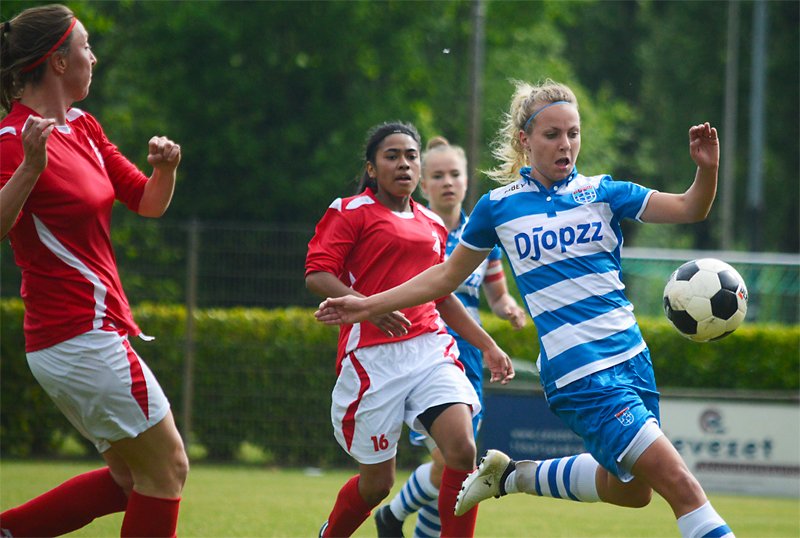 Geen promotie voor de dames van <a href="/SctZand/">SctZand</a> breburgvoetbal.nl/2017/05/20/gee… 
Vandaag speelde ’t Zand gelijk tegen <a href="/PECZwolle/">PEC Zwolle</a>