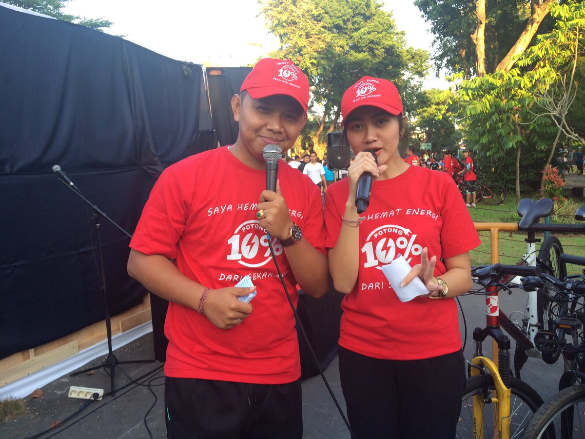 KementerianESDM's tweet photo. Ini MC kece di #DPSPotong10Persen. Terima kasih ya. @ririrusty @adesudarma https://t.co/U4cBxL201y