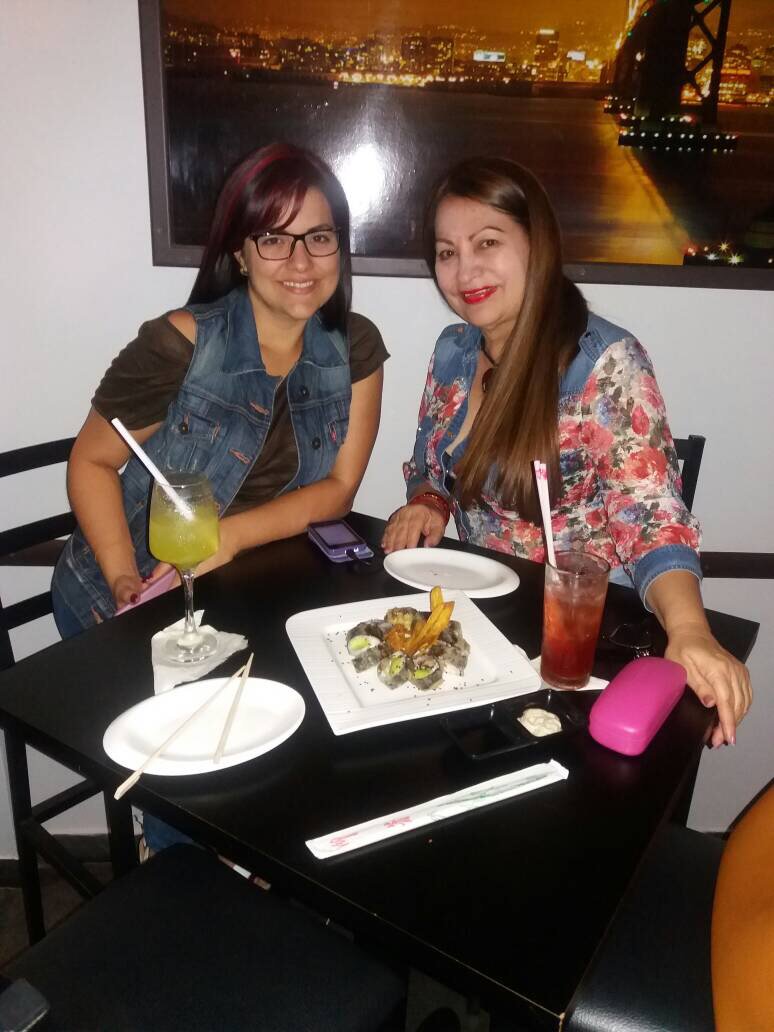 pepitosmorados's tweet photo. En Rolls Sushi Bar te atendemos como te gusta, por que tu lo mereces, ven siéntate que nosotros hacemos el resto! https://t.co/RCyKtHL3Ji