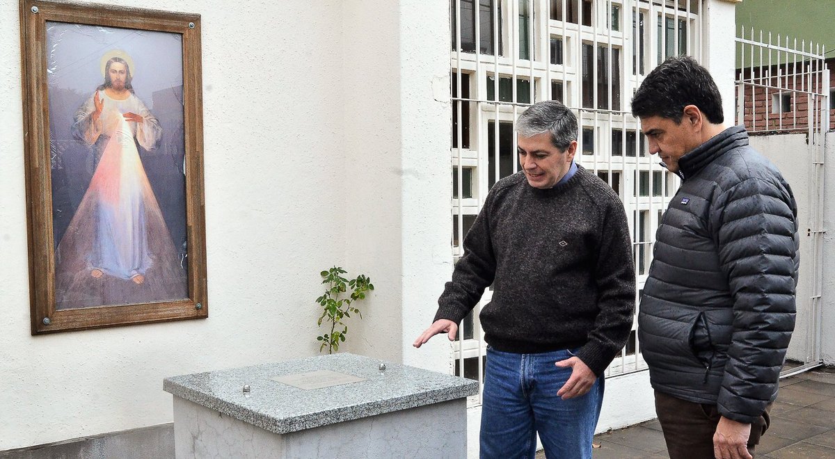 jorgemacri's tweet photo. Con el padre Mario, acompañando la gran obra que la fundación Virgen de las Gracias hace en el barrio Las Flores. https://t.co/x3WZgoXxTs