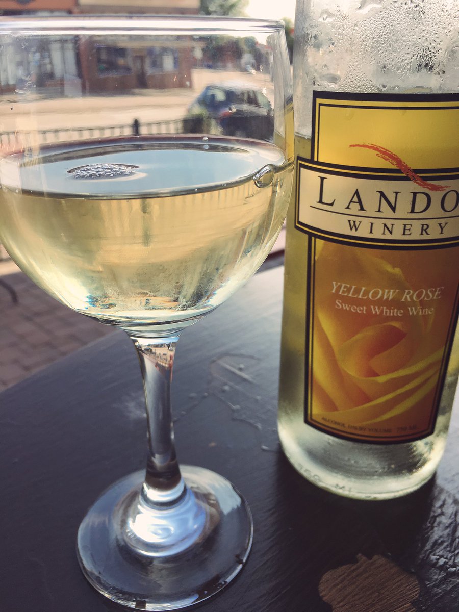 melaniejohn's tweet photo. dinner date. 💛 #patiodining #tofupadthai #yellowrosewine #weekendvibes https://t.co/i0lZFz9UYj