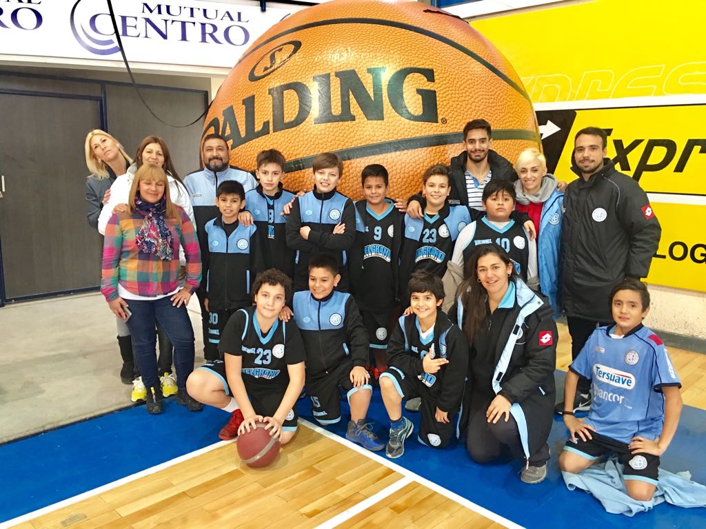 Belgrano's tweet photo. 🏀 #BelgranoBásquet | La categoría Mini está jugando el 8vo Encuentro "Tata Flores", organizado por la Federación Cordobesa. https://t.co/nG7iQz7x1i