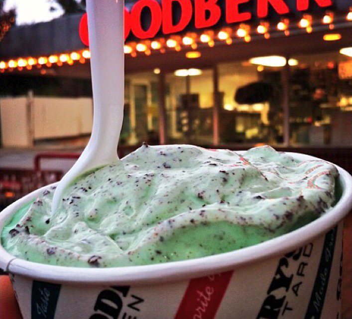 You already know what the flavor of the day is.... 

👀🍦💚🍫🙌😉