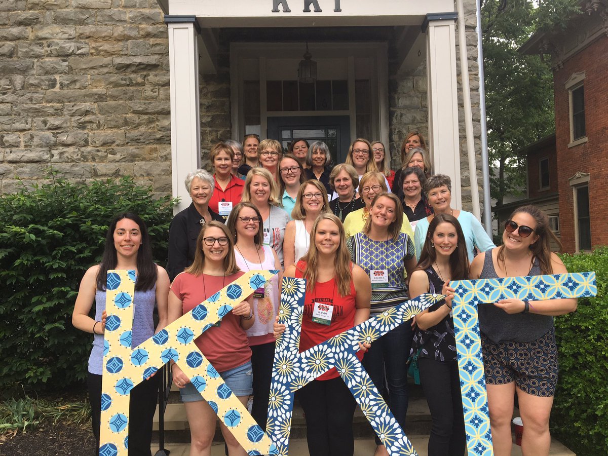 RhoKKG's tweet photo. We got to meet so many great Kappa alums! We loved hearing their Kappa memories. 💙 #BishopsForLife @OWUAlumni @OhioWesleyan https://t.co/g6JWQ4DvFb