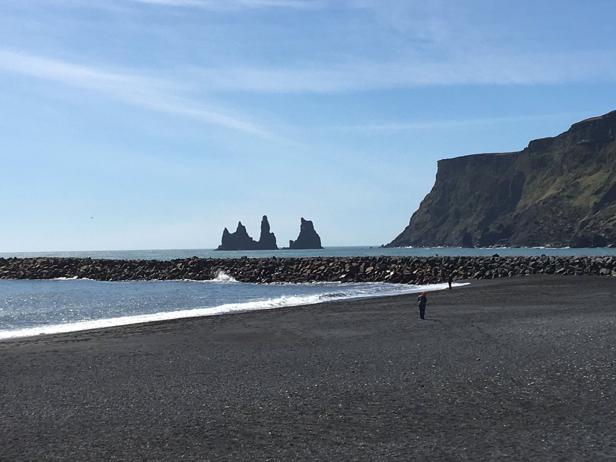 stelling_rci's tweet photo. Stopped in Vik for lunch. We have been lucky with amazing weather!  @kennlharvey #RCIceland https://t.co/dntfEQpMLk