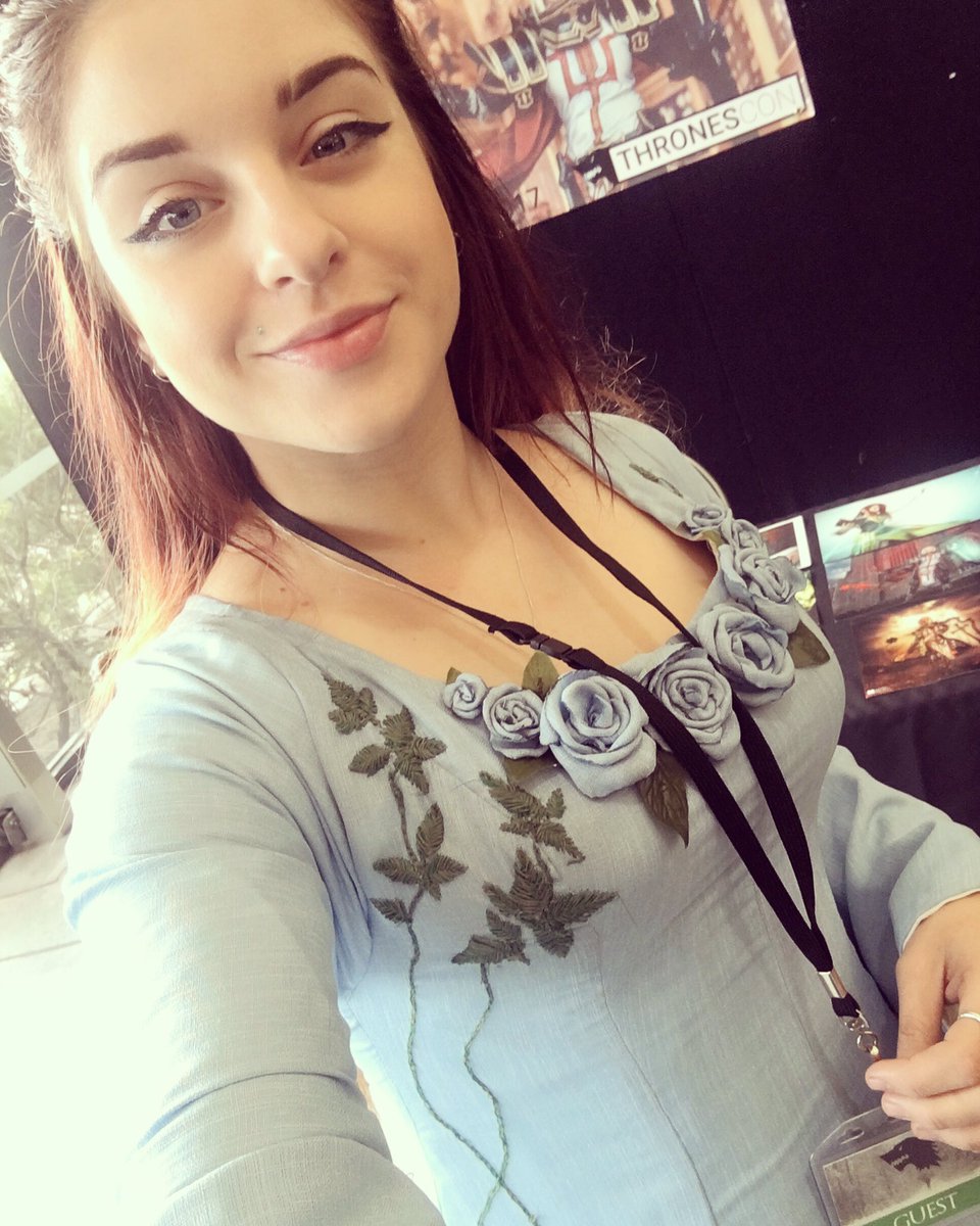 Astrokerrie's tweet image. Day two of @thronescon ready to go!
#larp #gameofthronescosplay #gameofthrones #sansastark #sansastarkcosplay