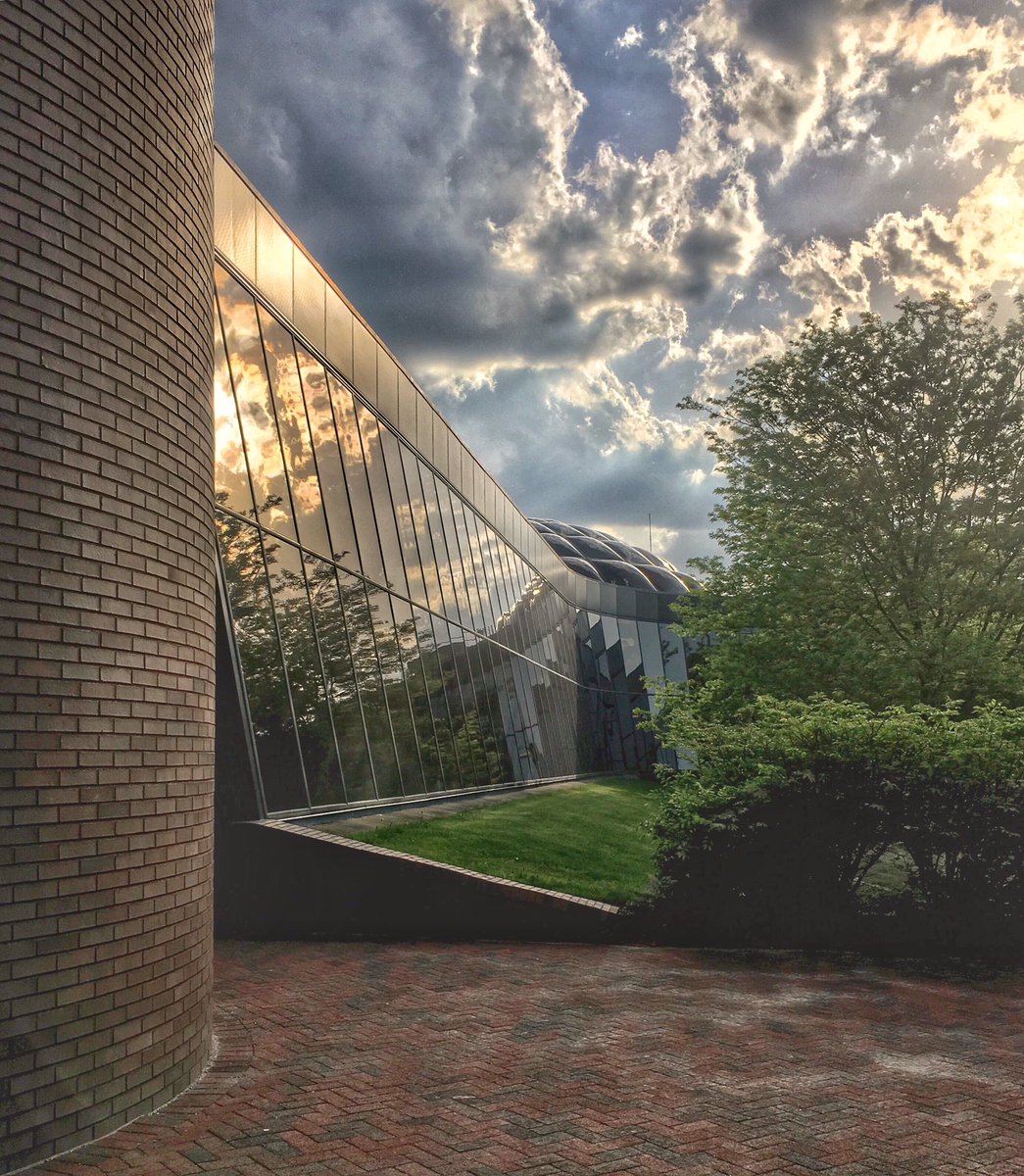 BryantUniv's tweet photo. What a day! Heck - what a four-year run! Congratulations graduates - and remember, you're always welcomed here. #BryantGrad2017 https://t.co/3AfSLe9ZOb