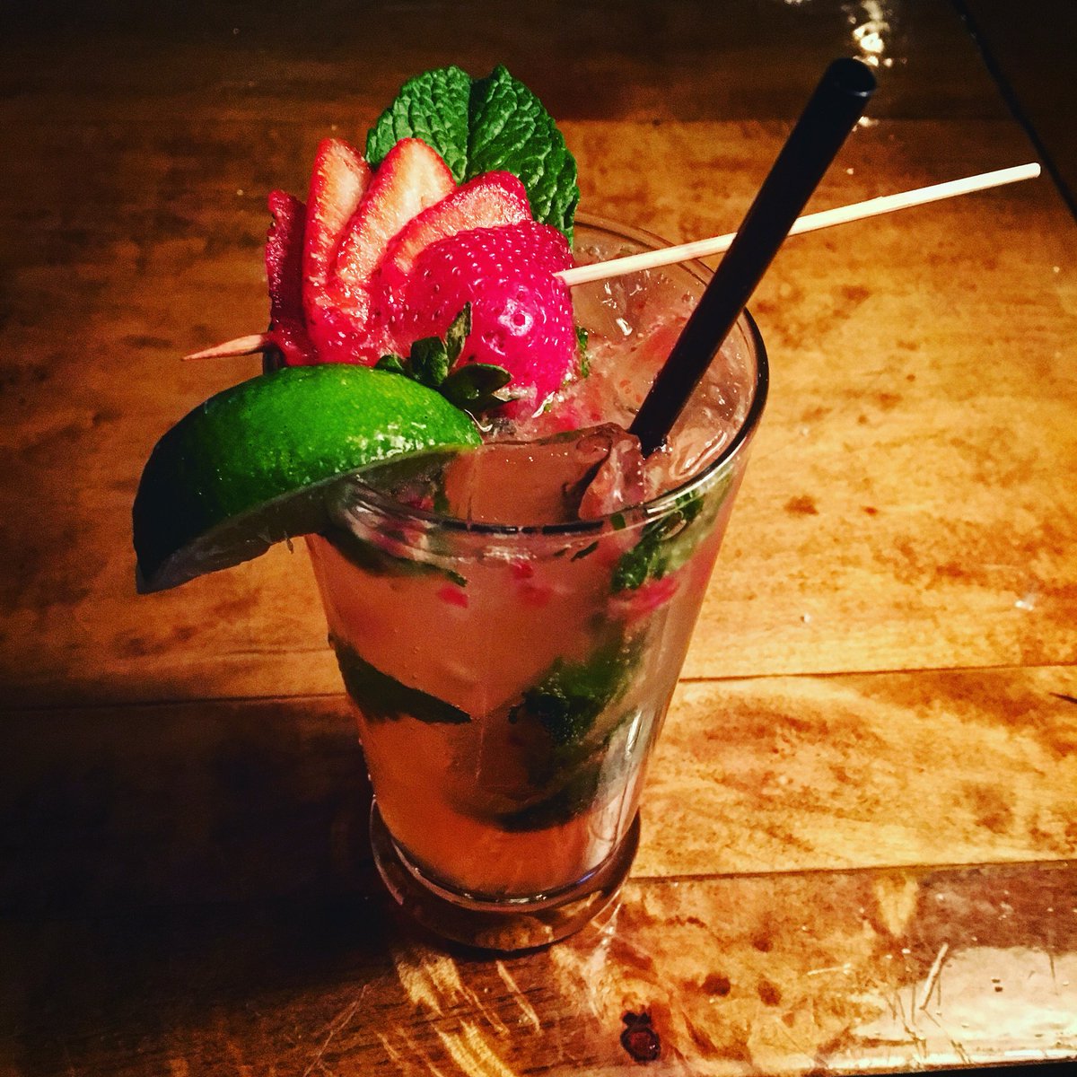 Les longs weekends sont le moment parfait pour se gâter avec un rafraîchissant Mojito aux Fraises!