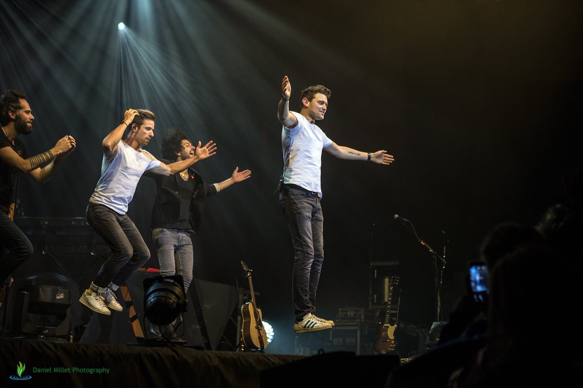 samama_muriel's tweet image. @Amir_Off tes musiciens en apesanteur...! @jubdrums @jaybkeyboards :))
#PrintempsDePérouges
Photo Daniel Millet👌🏻📸