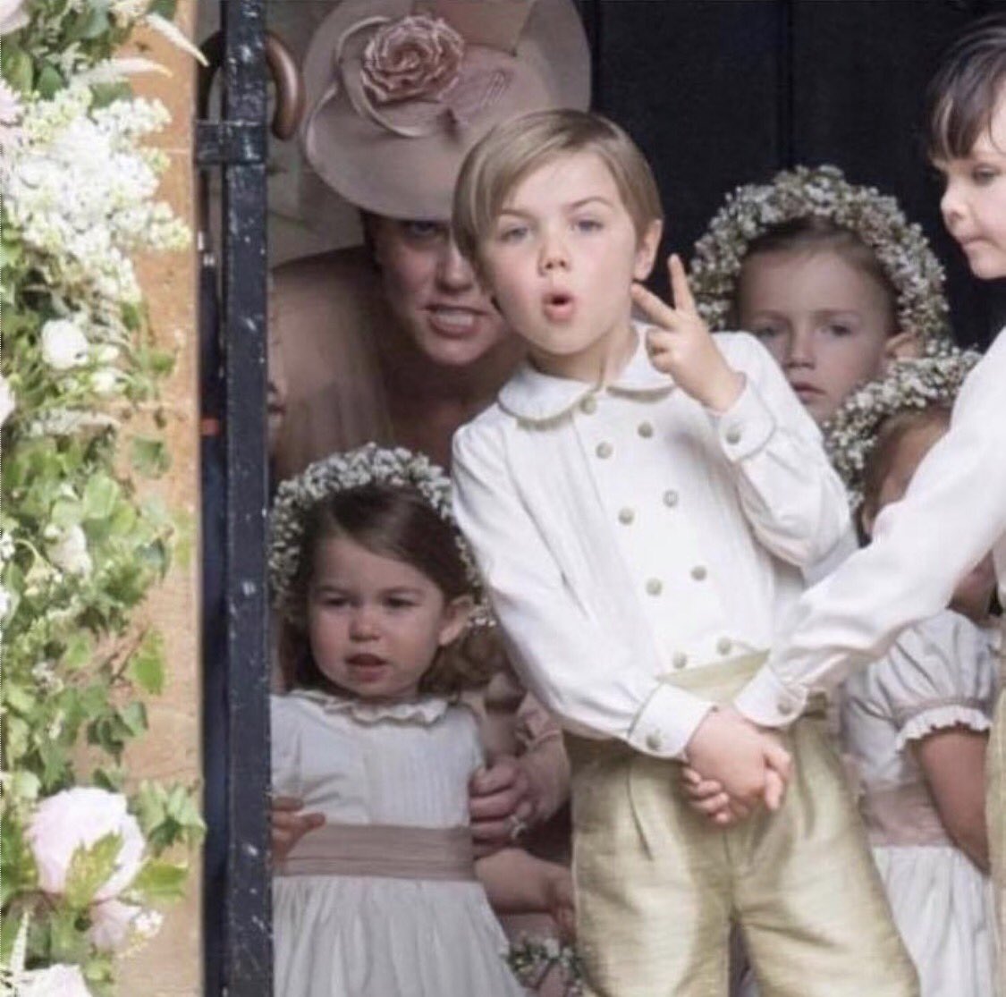 MrHarryDerbidge's tweet photo. #royalwedding https://t.co/d4q0JVtaBD