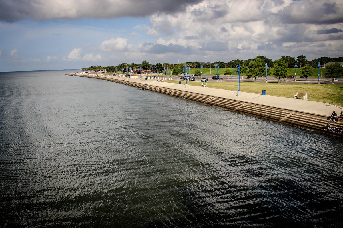 Savannah_TFB's tweet photo. @DanielWDSU @MargaretOrr @KweilynWDSU @6WxMan Pics from the lakefront today! Enjoy! #funonthelakefront #lakefrontviews https://t.co/cQC9IkDb03