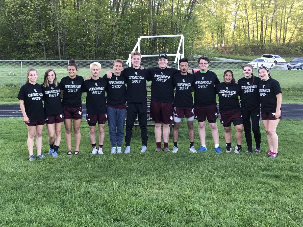 ELTrackandField's tweet photo. SENIORS FINAL LAP! https://t.co/ZZDLIwQpi4