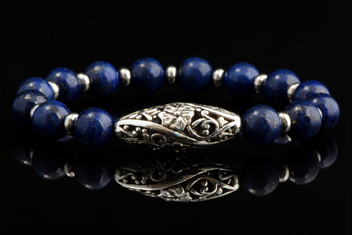 EmperorsScience's tweet photo. Lapis Lazuli Bracelet https://t.co/utEnBNmACg #KiiDesign #Shopify #BeadedBracelet https://t.co/htAE5nO4j8