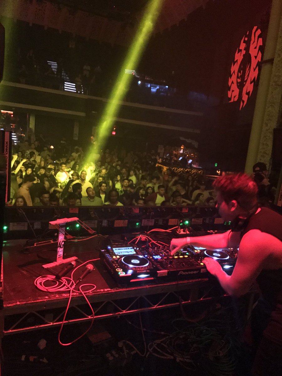 DoLA's tweet image. The man @JSTJR turning it up at @AvalonHollywood 🔥🔥 #controltakeover #maddecent #neversquaddown