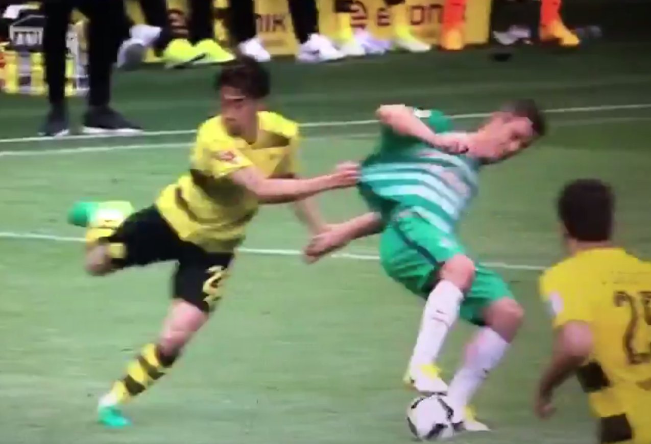 Uzivatel Japan Stars Info Na Twitteru 動画 ドルトムントの香川真司が怒ってイエロー ブレーメンの選手を引きずり倒して審判にクレーム 香川真司 イエロー ドルトムント Kagawa Bvb Dortmund Bvbsvw T Co Jpuderhavi