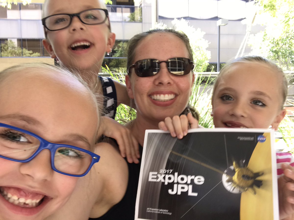 ProfMeganSmith's tweet photo. #JPLOpenHouse #MyGirlsIntoStem https://t.co/y4OgNs1DIv