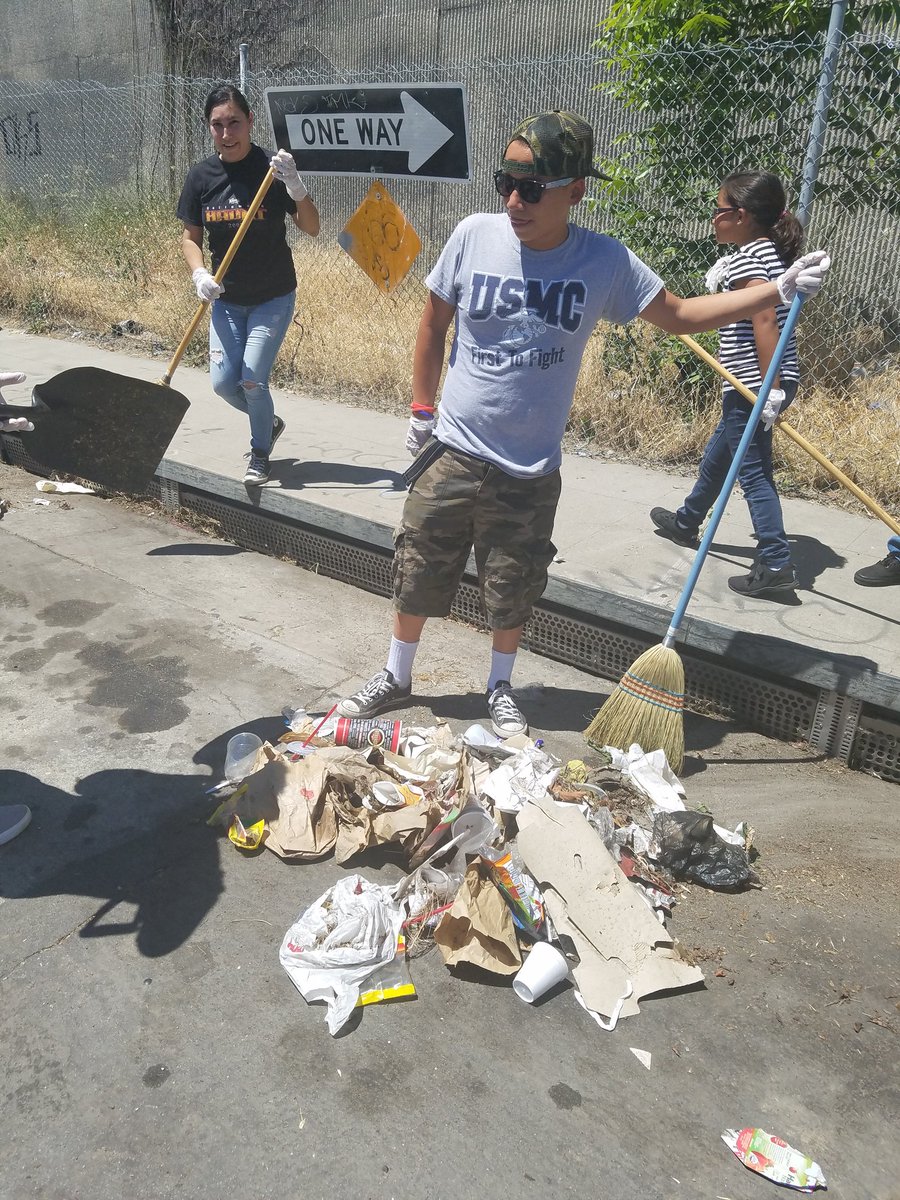 LAonCloud9's tweet photo. https://t.co/9YxSJQKwAp #TheNew9th #LAonCloud9 #SouthCentralCleanUp #StreetCleanUp #LACD9  #OurCommunityOurCity @CurrenDPriceJr https://t.co/tdgOqHeQNp