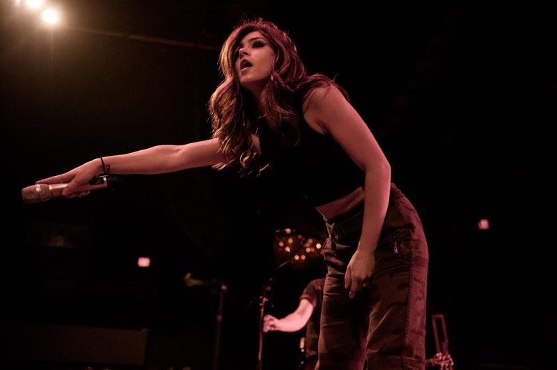 ATCMIDDLEEAST's tweet photo. .@ChrissyCostanza onstage in Boston // 5.14.17 // 📷:@qromag https://t.co/s7wJBsqOr7